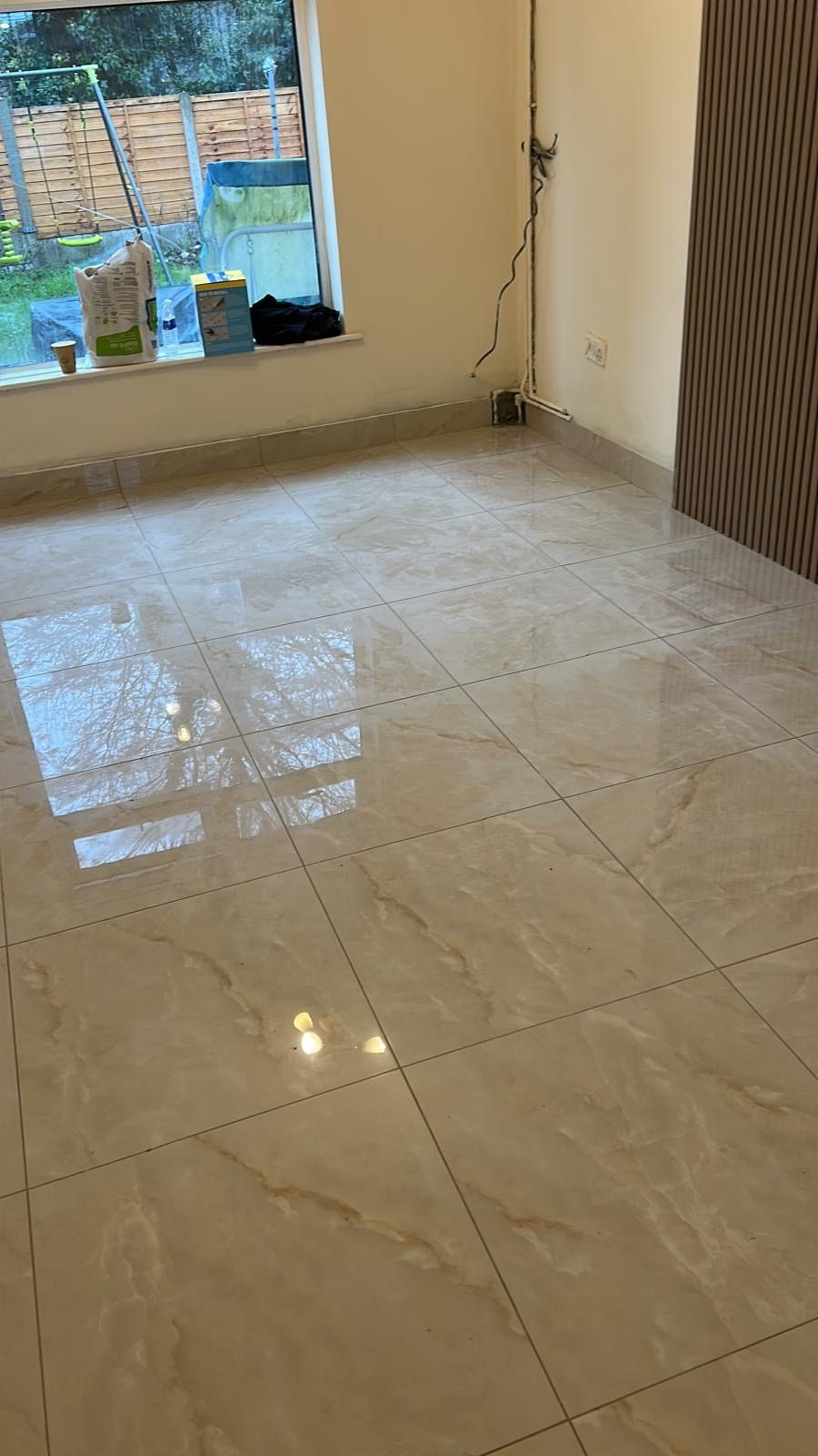 Suelo de porcelánico pulido en vivienda