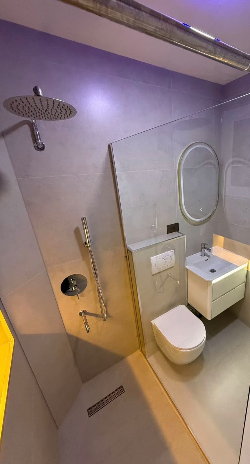 Baño reformado con ducha de rociador